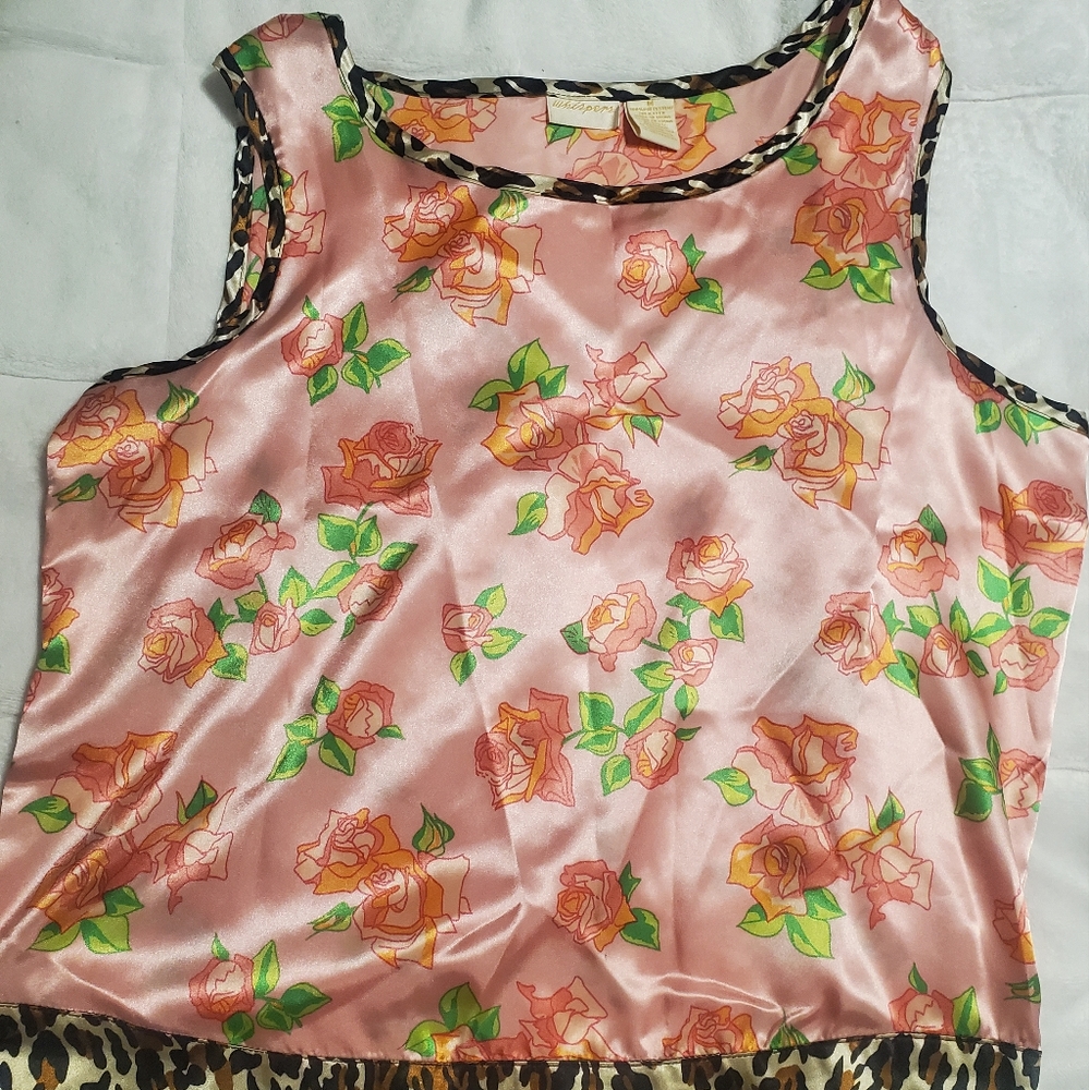 Womens pink and cheetah print sleep set Whirperer Brand size medium.